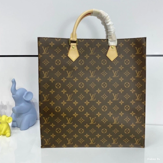 PLAT LOUIS VUITTON SAC 0822